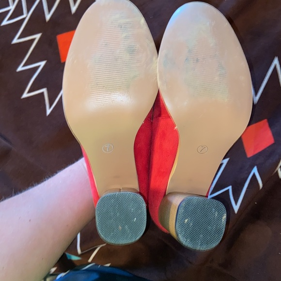 Red shoes - Picture 2 of 3